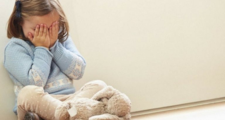 abuso infantil en menores de edad